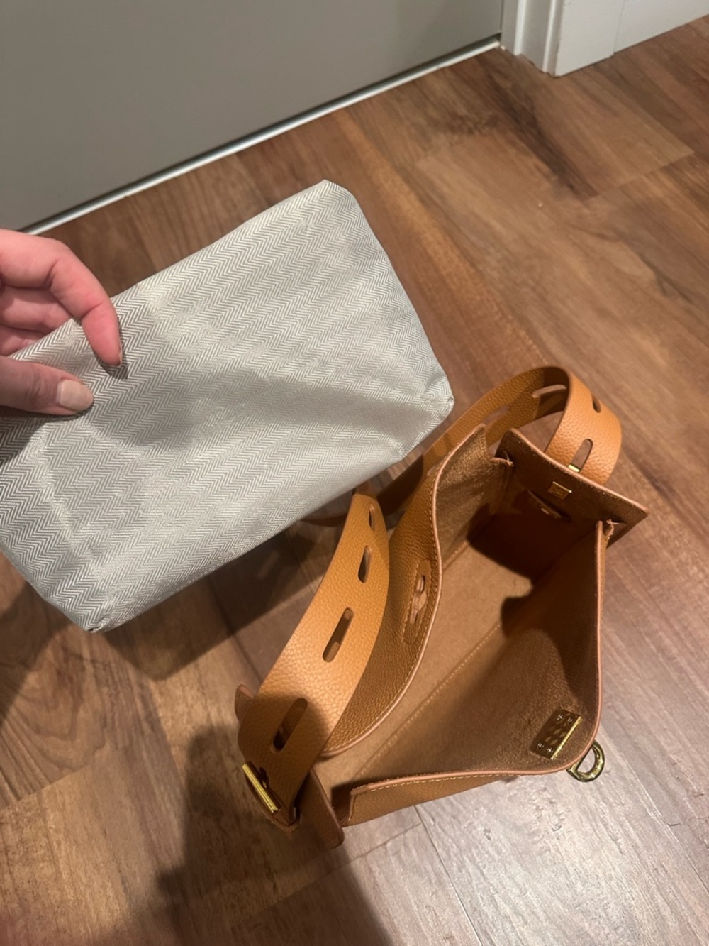 Women's Tan Leather Crossbody Bag - Structured Shoulder Bag - Picture 6 of 8